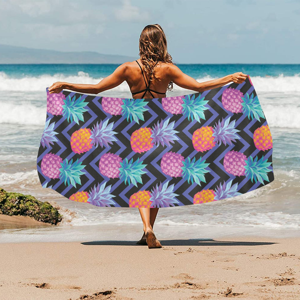 Pineapples pattern zigzag background Beach Towel
