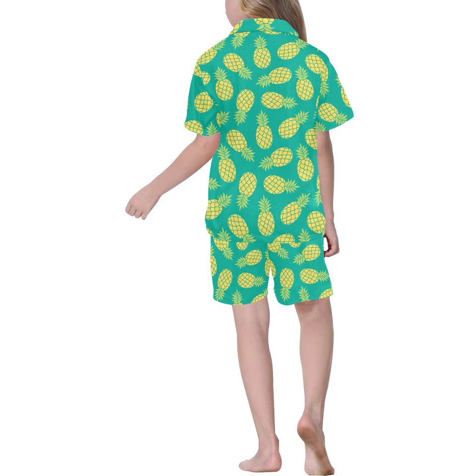 Pineapples pattern green background Kids' Boys' Girls' V-Neck Short Pajama Set