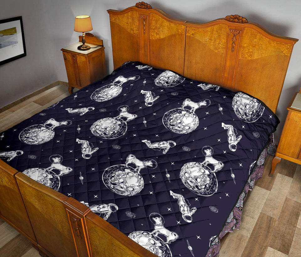 Chihuahua Space Helmet. Astronaut Pattern Premium Quilt