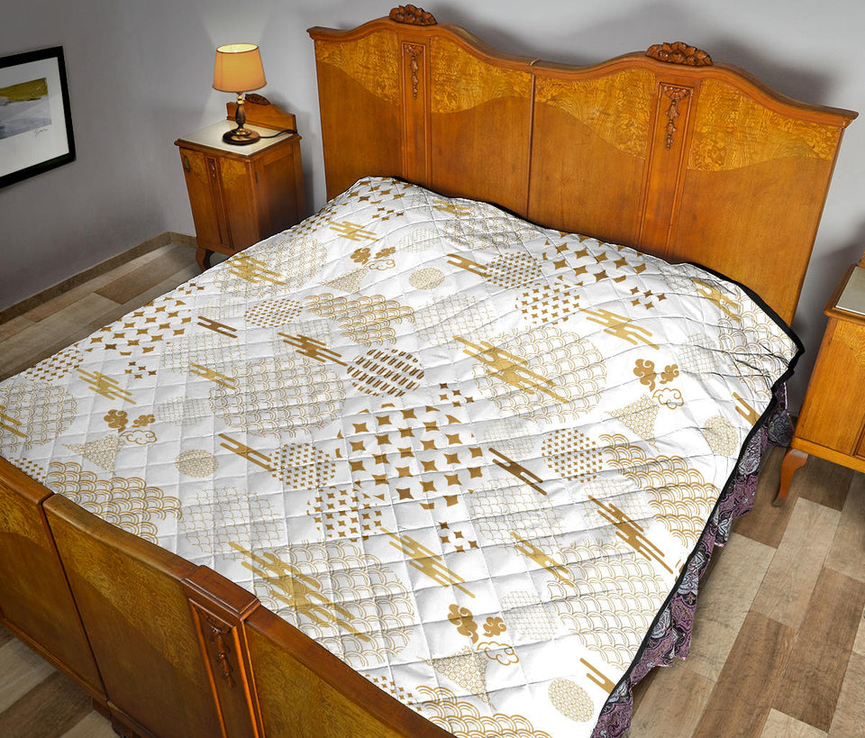 Beautiful Gold Japanese Pattern Premium Quilt