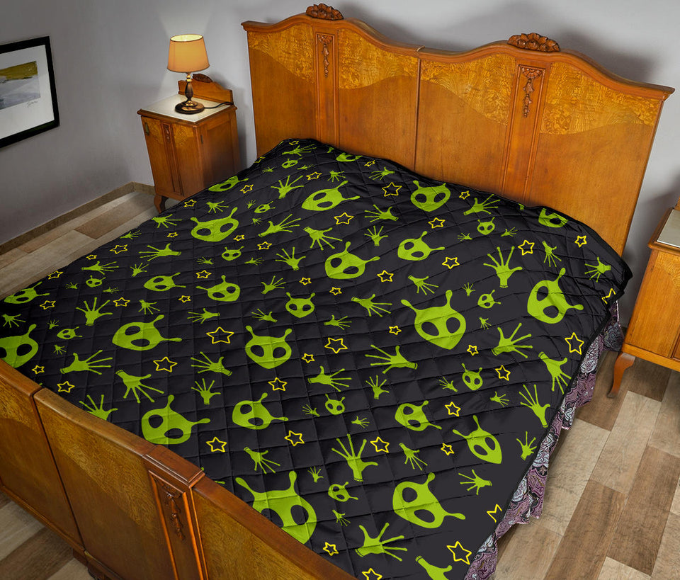 Alien Pattern Print Design 02 Premium Quilt