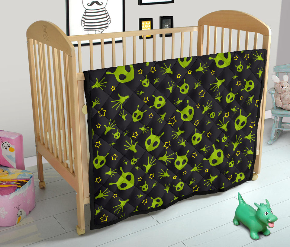 Alien Pattern Print Design 02 Premium Quilt