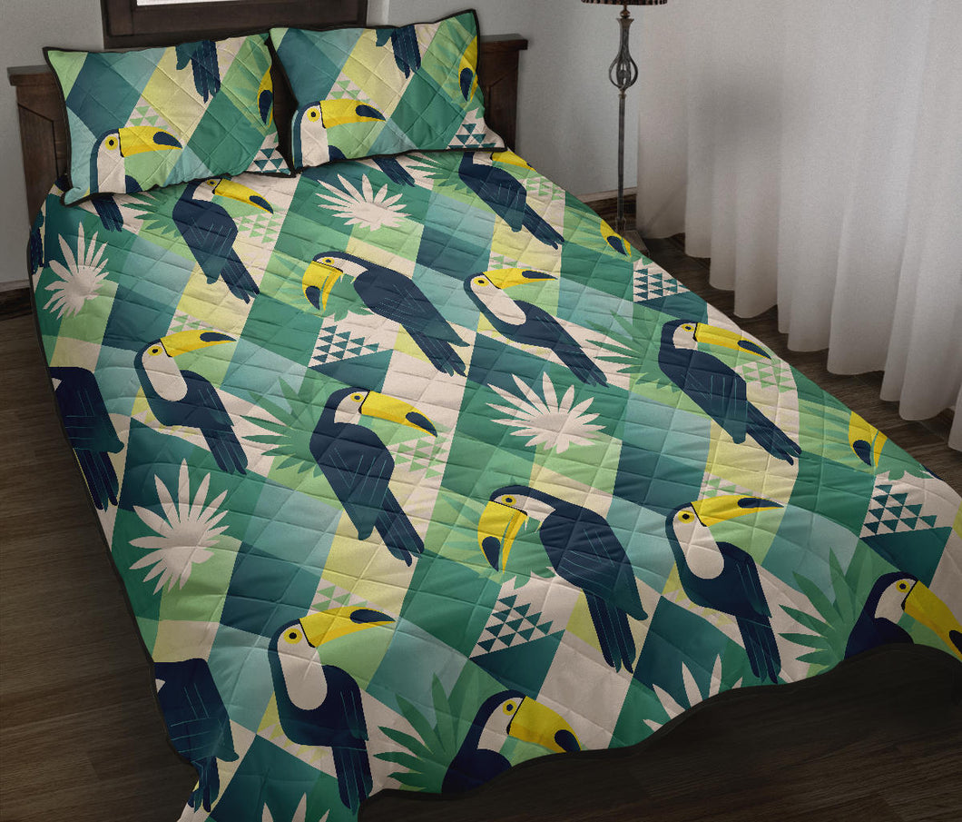 Toucan tropical leaves design pattern Quilt Bed Set