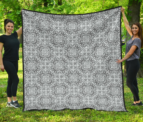 Traditional Indian Element Pattern Premium Quilt