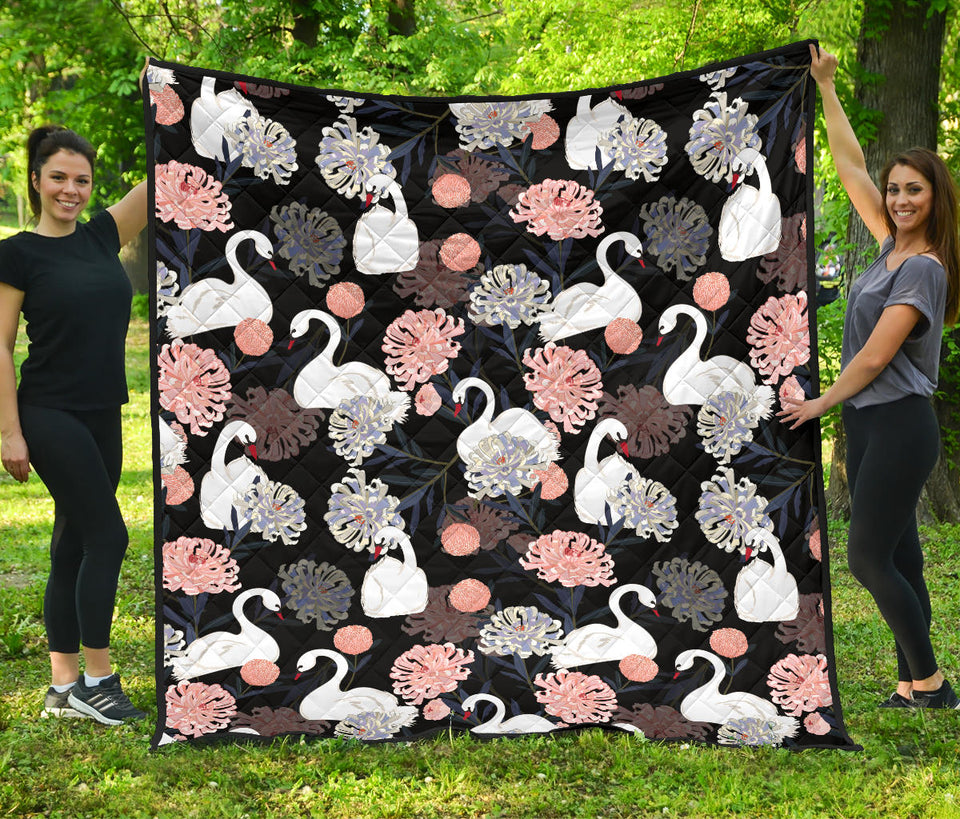 White Swan Blooming Flower Pattern Premium Quilt