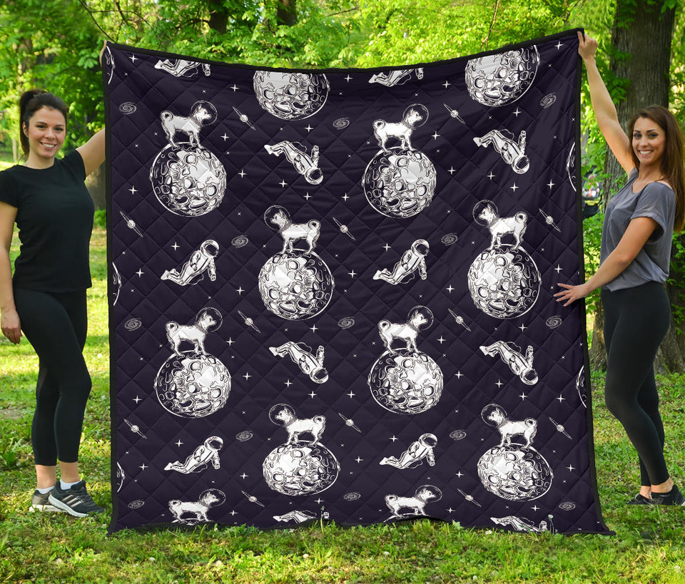 Chihuahua Space Helmet. Astronaut Pattern Premium Quilt