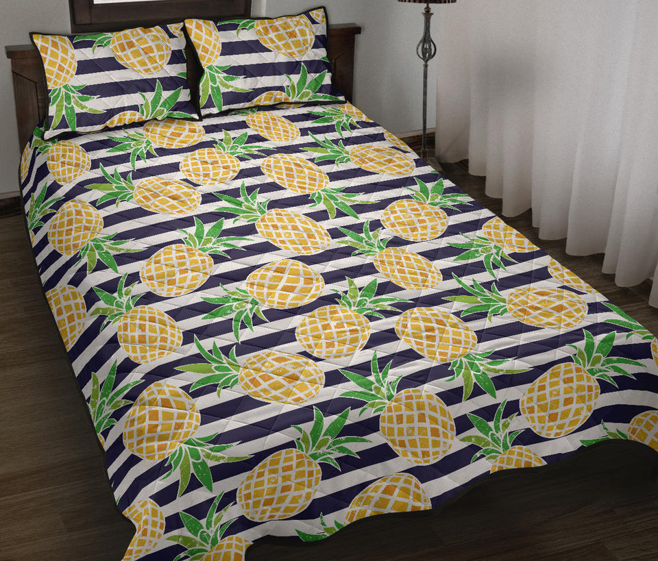 Pineapples pattern striped background Quilt Bed Set