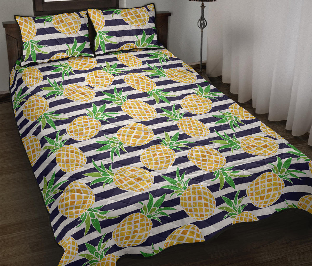 Pineapples pattern striped background Quilt Bed Set