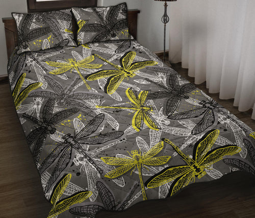 Hand drawn dragonfly pattern Quilt Bed Set
