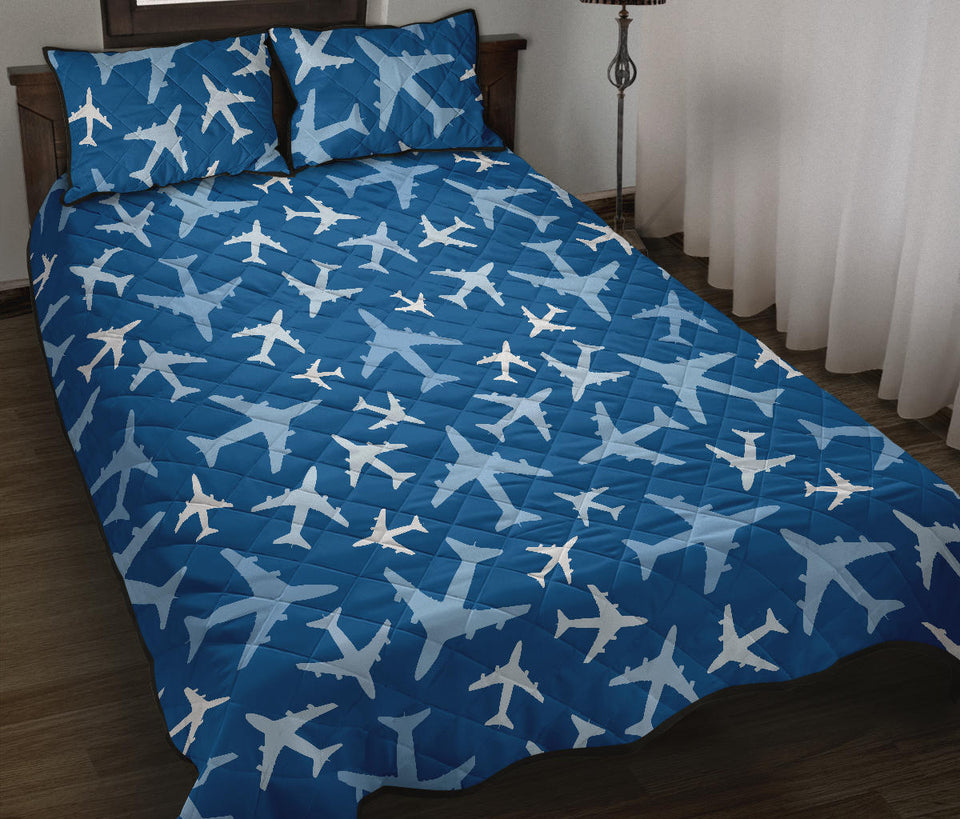 Airplane pattern in the sky Quilt Bed Set