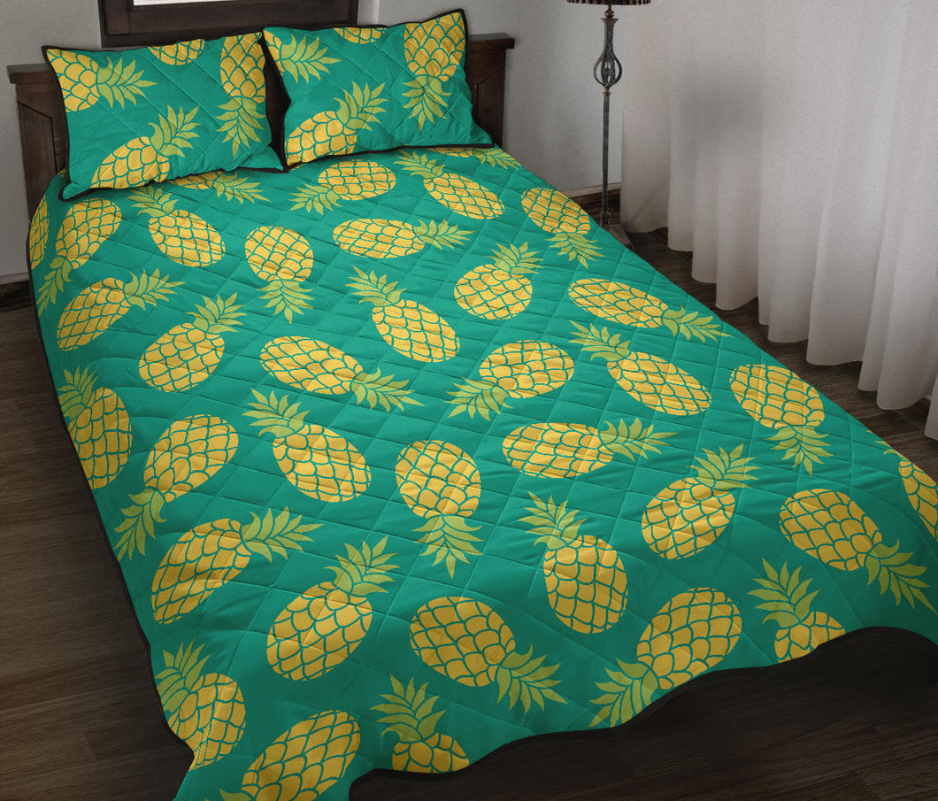 Pineapples pattern green background Quilt Bed Set