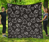 Garlic Pattern Black Background Premium Quilt