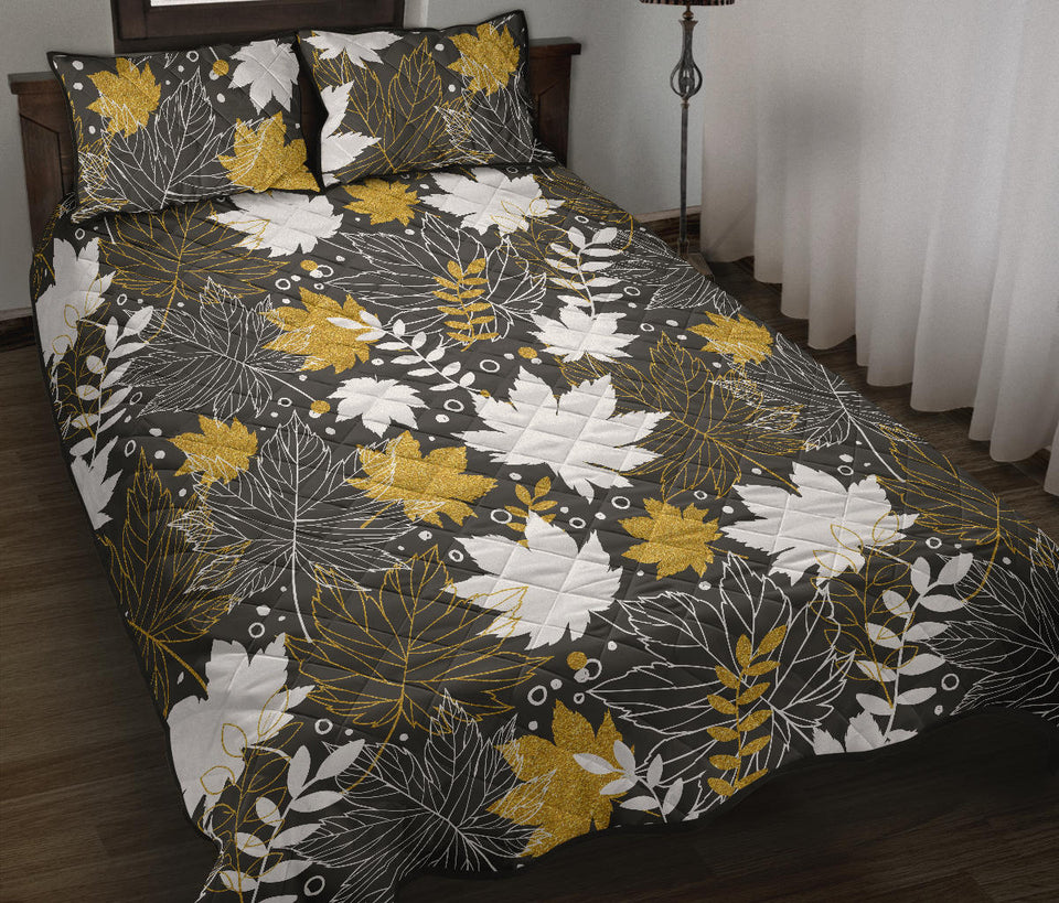 Beautiful gold autumn maple leaf pattern Quilt Bed Set