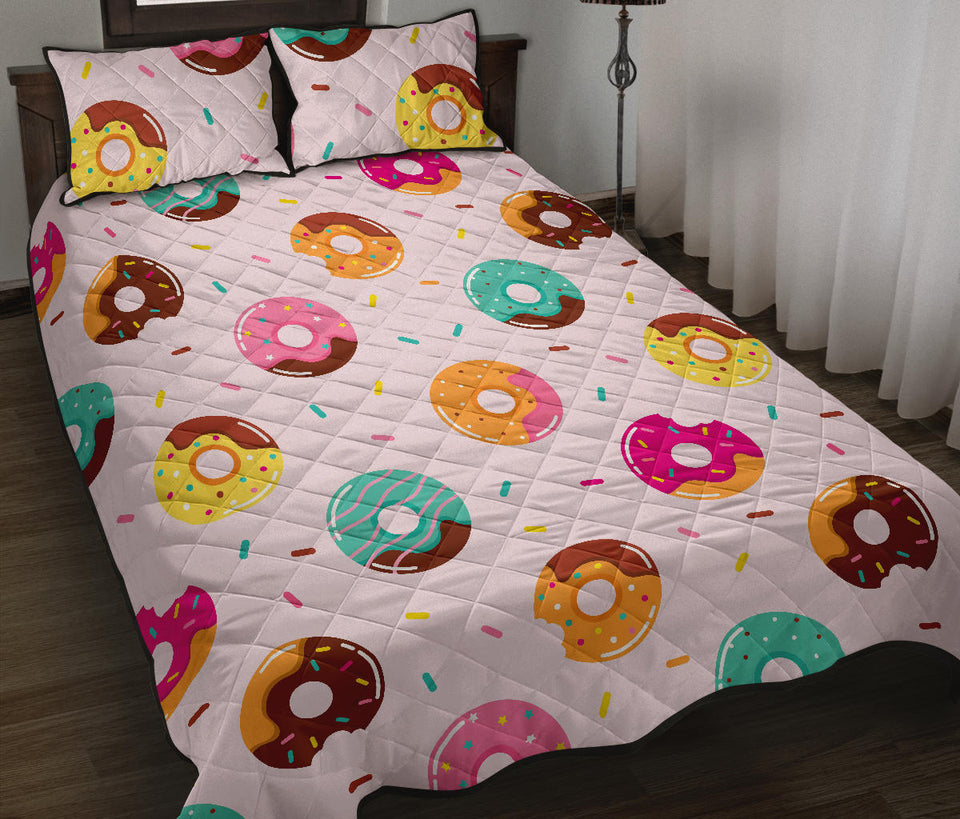 Donut pattern glaze pink background Quilt Bed Set
