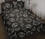 Garlic pattern black background Quilt Bed Set