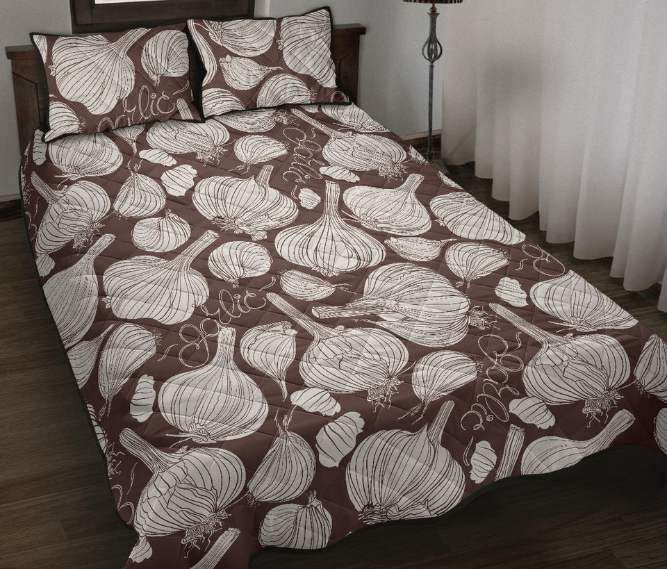 Garlic bulb dark background Quilt Bed Set
