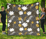 Beautiful Gold Autumn Maple Leaf Pattern Premium Quilt