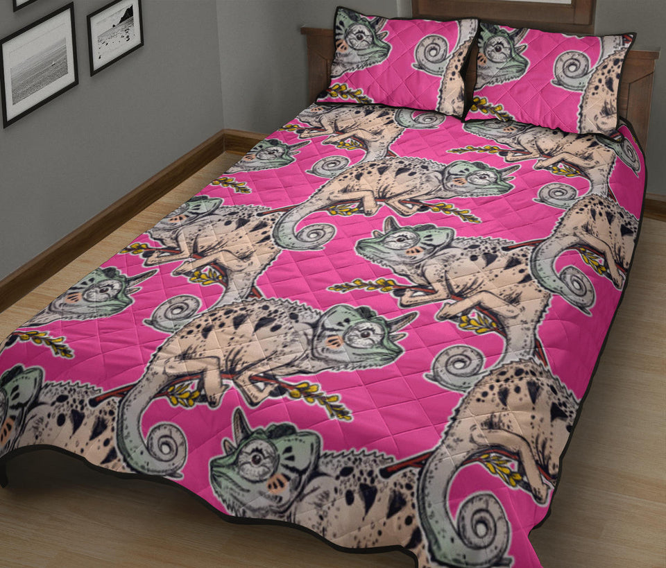 Chameleon lizard pattern pink background Quilt Bed Set