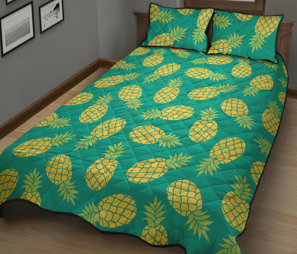 Pineapples pattern green background Quilt Bed Set