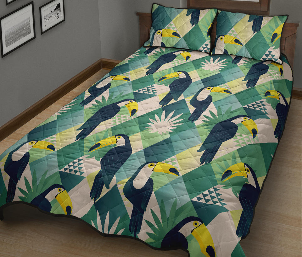Toucan tropical leaves design pattern Quilt Bed Set