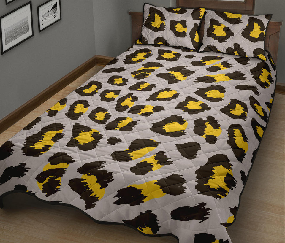 Gray Leopard print pattern Quilt Bed Set