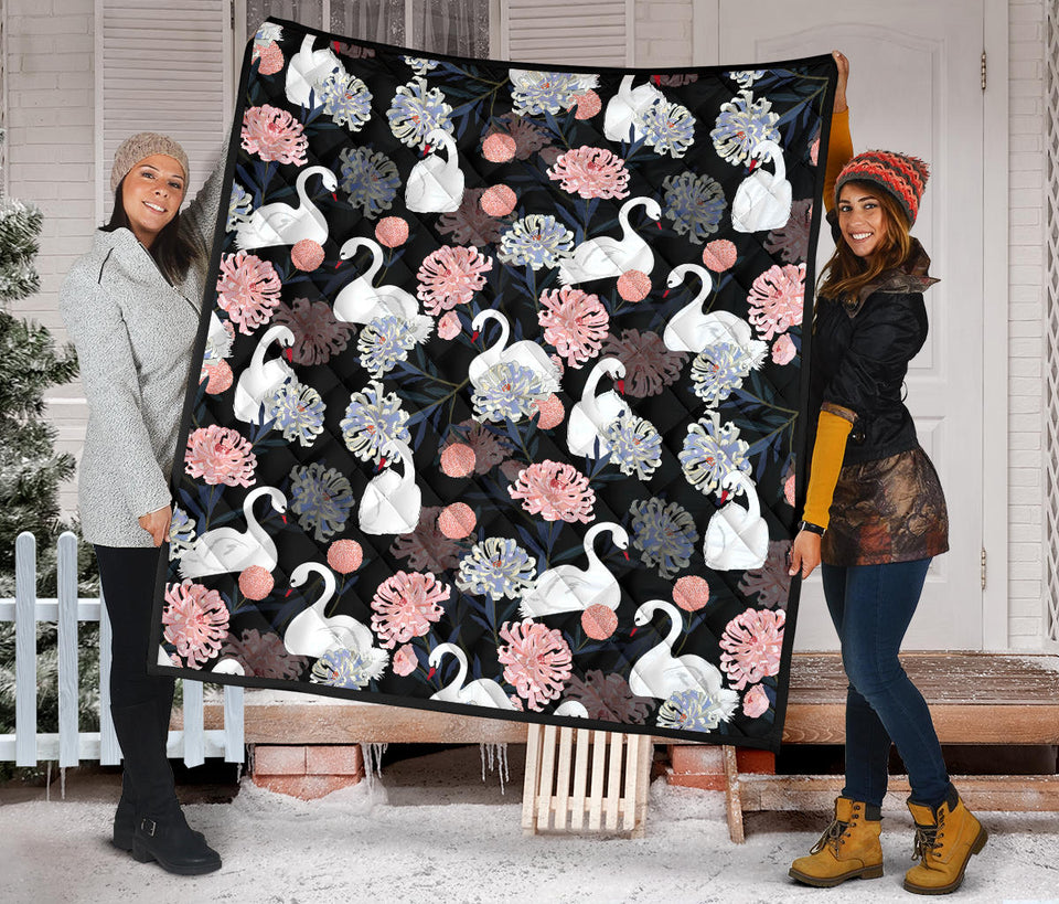 White Swan Blooming Flower Pattern Premium Quilt