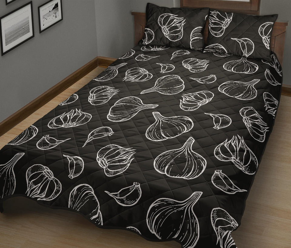 Garlic pattern black background Quilt Bed Set