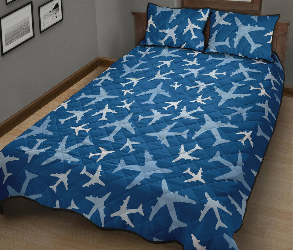 Airplane pattern in the sky Quilt Bed Set