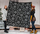 Garlic Pattern Black Background Premium Quilt