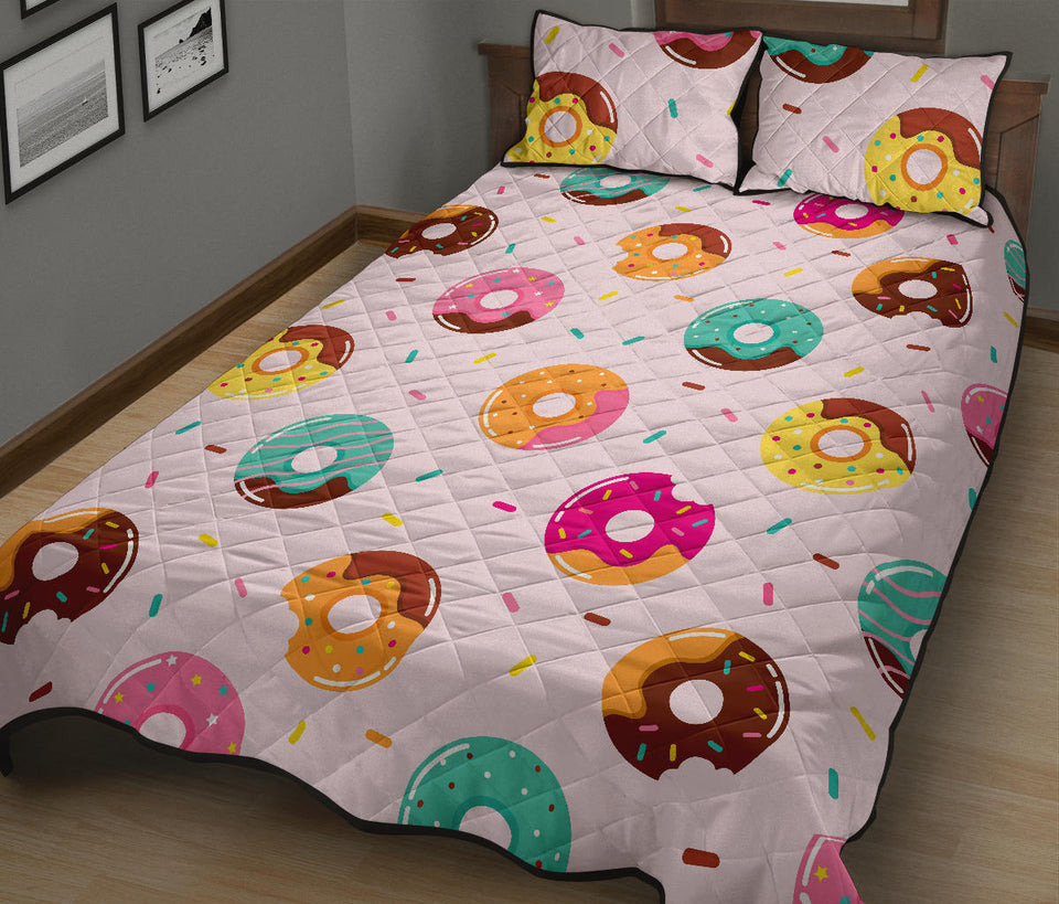 Donut pattern glaze pink background Quilt Bed Set