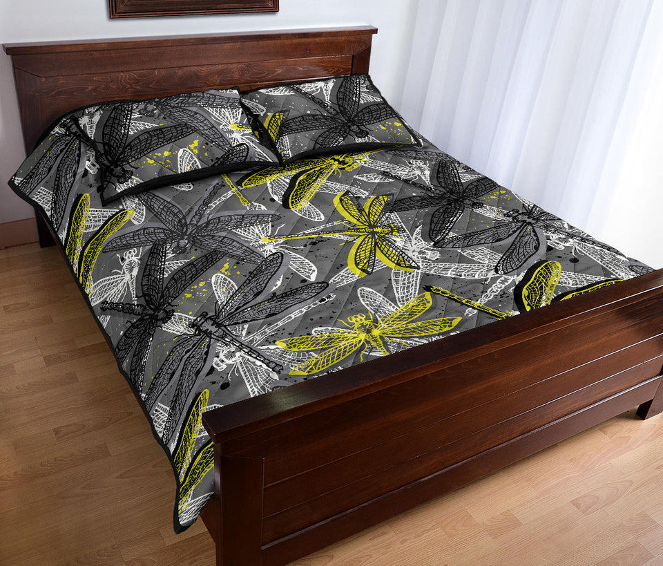 Hand drawn dragonfly pattern Quilt Bed Set