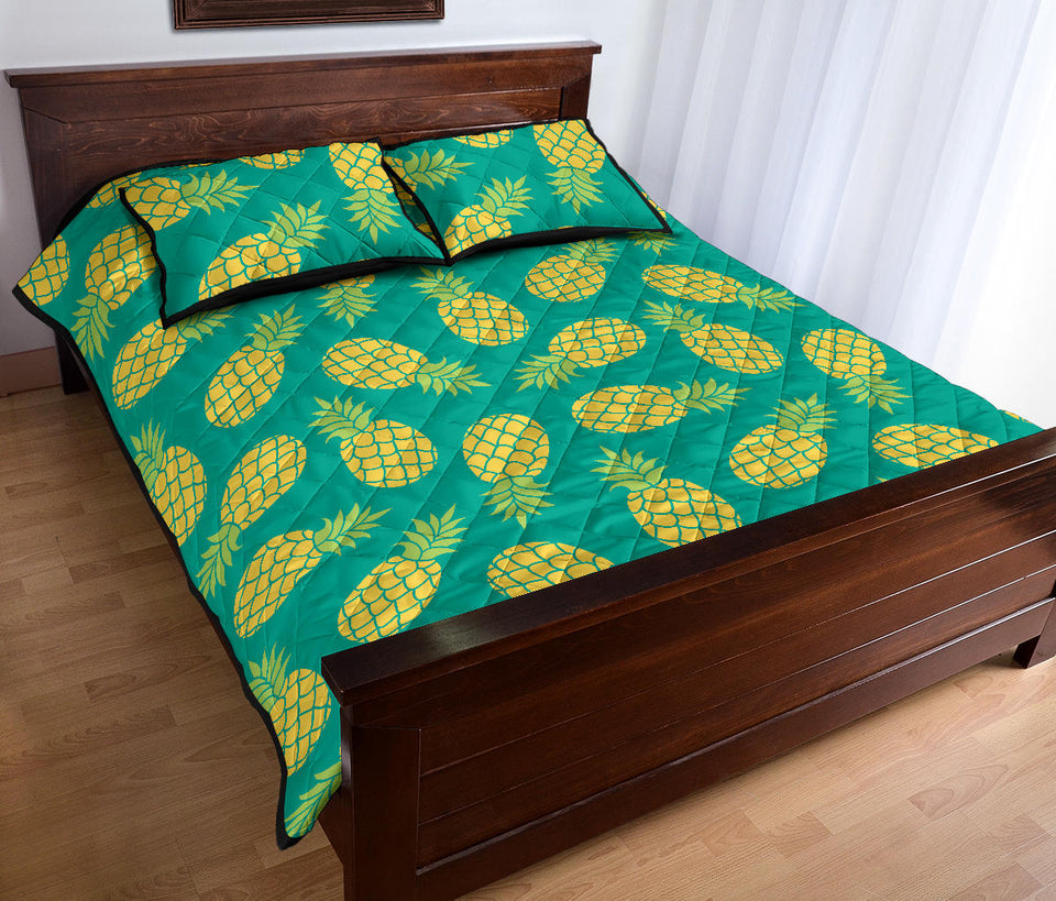 Pineapples pattern green background Quilt Bed Set