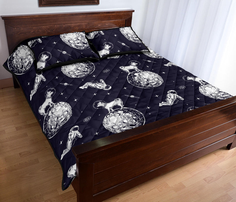 Chihuahua space helmet. astronaut pattern Quilt Bed Set