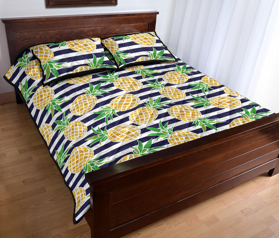Pineapples pattern striped background Quilt Bed Set