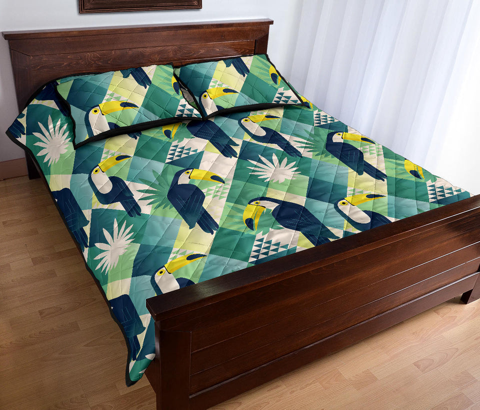 Toucan tropical leaves design pattern Quilt Bed Set