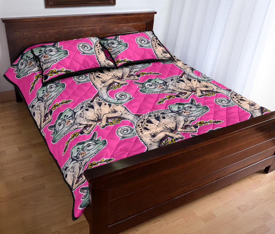 Chameleon lizard pattern pink background Quilt Bed Set