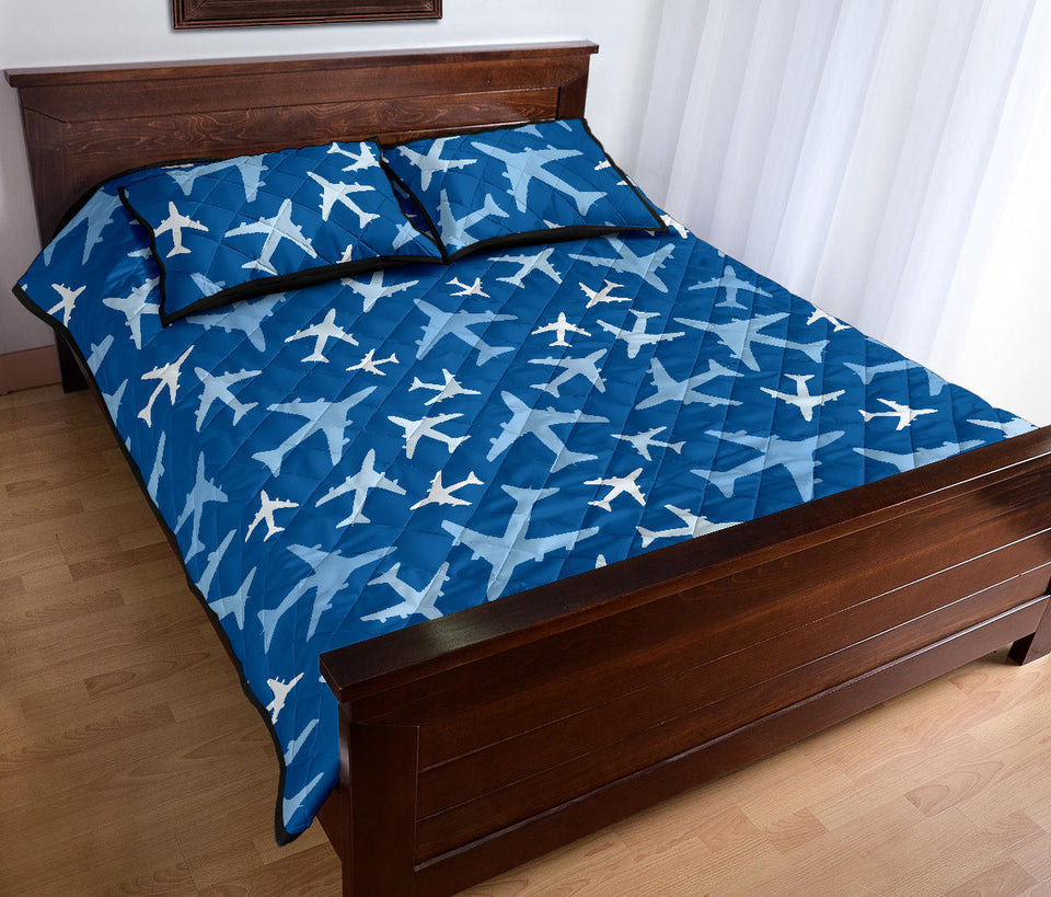 Airplane pattern in the sky Quilt Bed Set