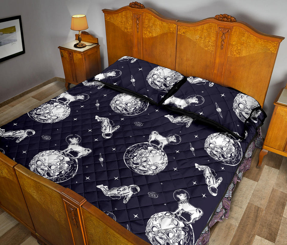 Chihuahua space helmet. astronaut pattern Quilt Bed Set