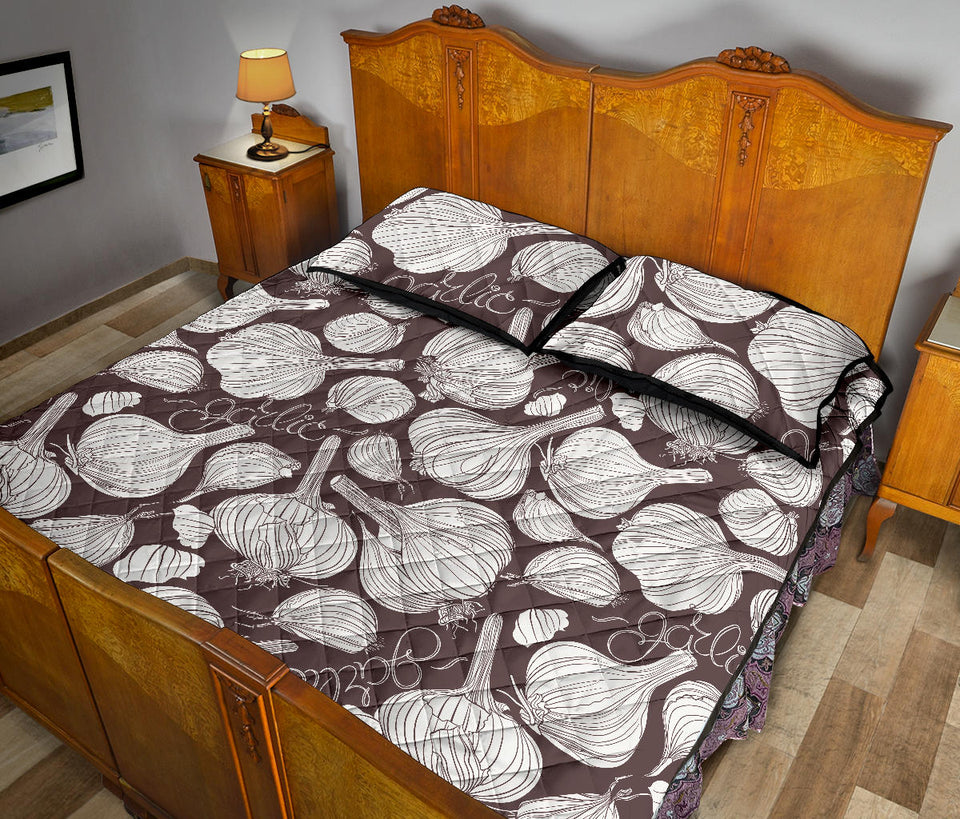 Garlic bulb dark background Quilt Bed Set