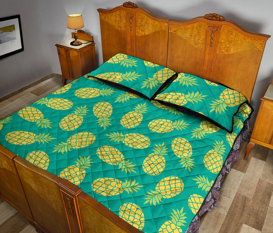 Pineapples pattern green background Quilt Bed Set