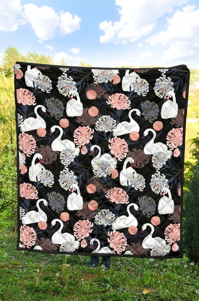 White Swan Blooming Flower Pattern Premium Quilt