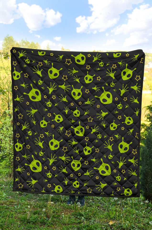 Alien Pattern Print Design 02 Premium Quilt