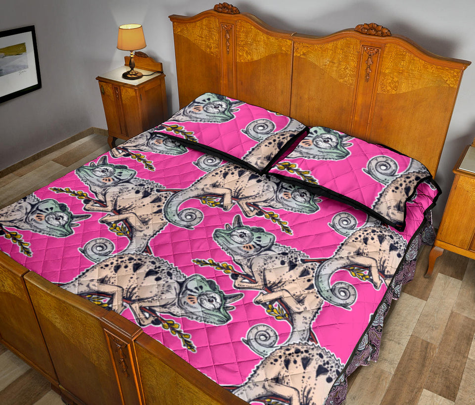 Chameleon lizard pattern pink background Quilt Bed Set