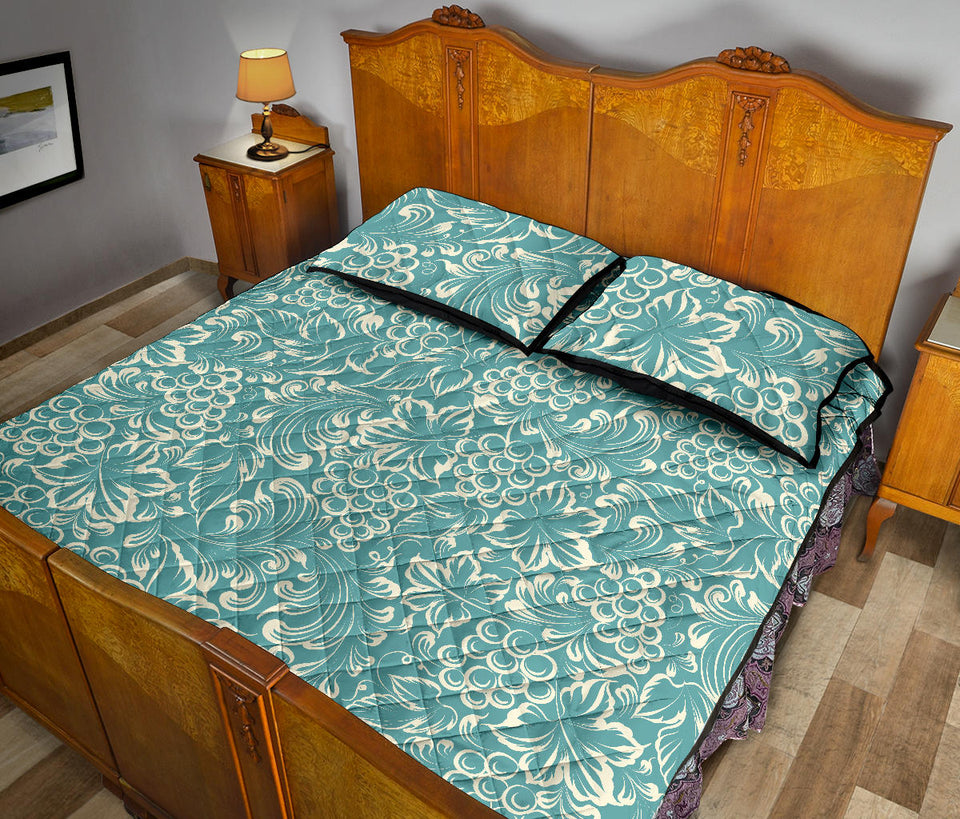 Classic Hand drawn Grape pattern Quilt Bed Set
