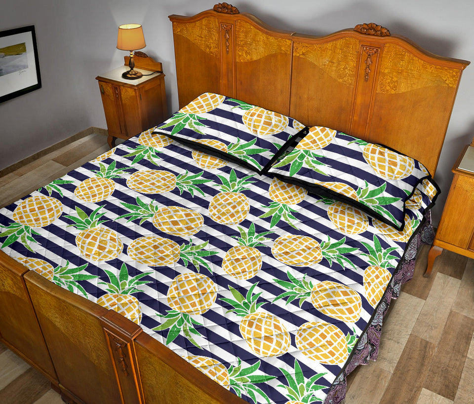 Pineapples pattern striped background Quilt Bed Set