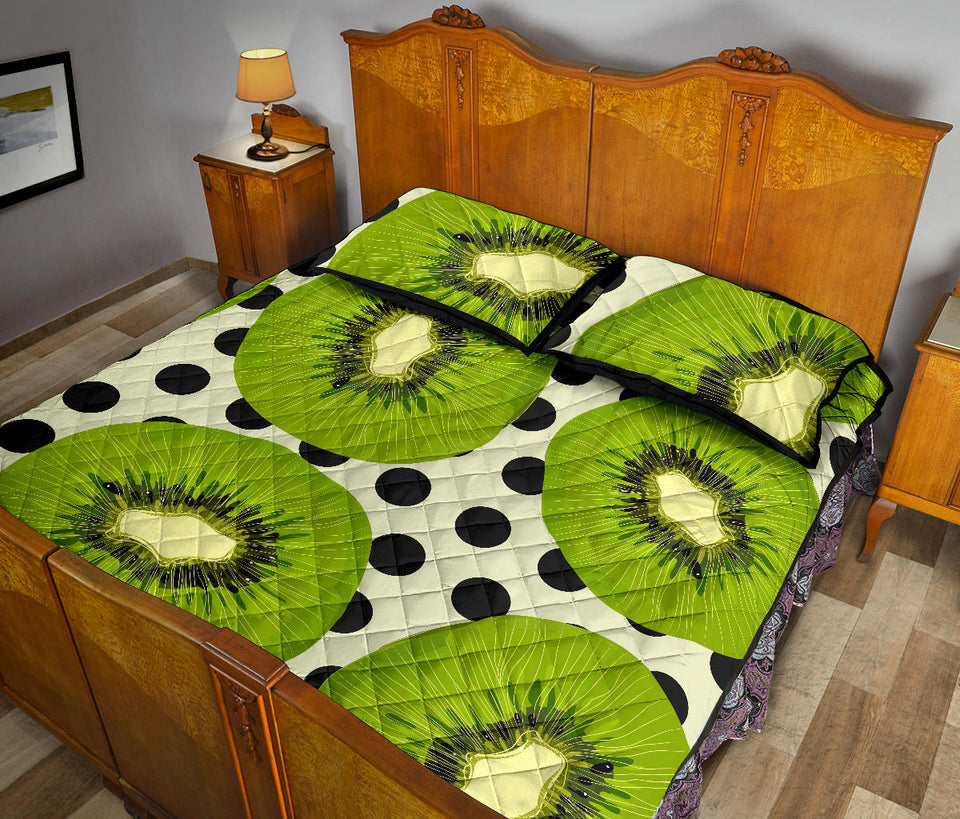 kiwi black dot background Quilt Bed Set