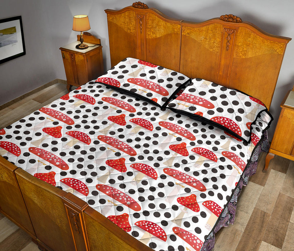 Red mushroom dot pattern Quilt Bed Set