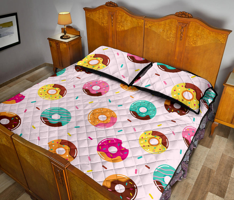 Donut pattern glaze pink background Quilt Bed Set