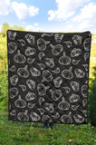 Garlic Pattern Black Background Premium Quilt