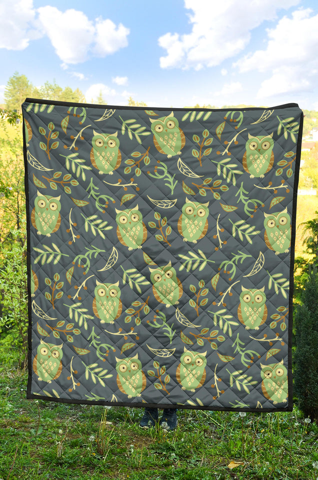Cute Owls Leaves Pattern Premium Quilt